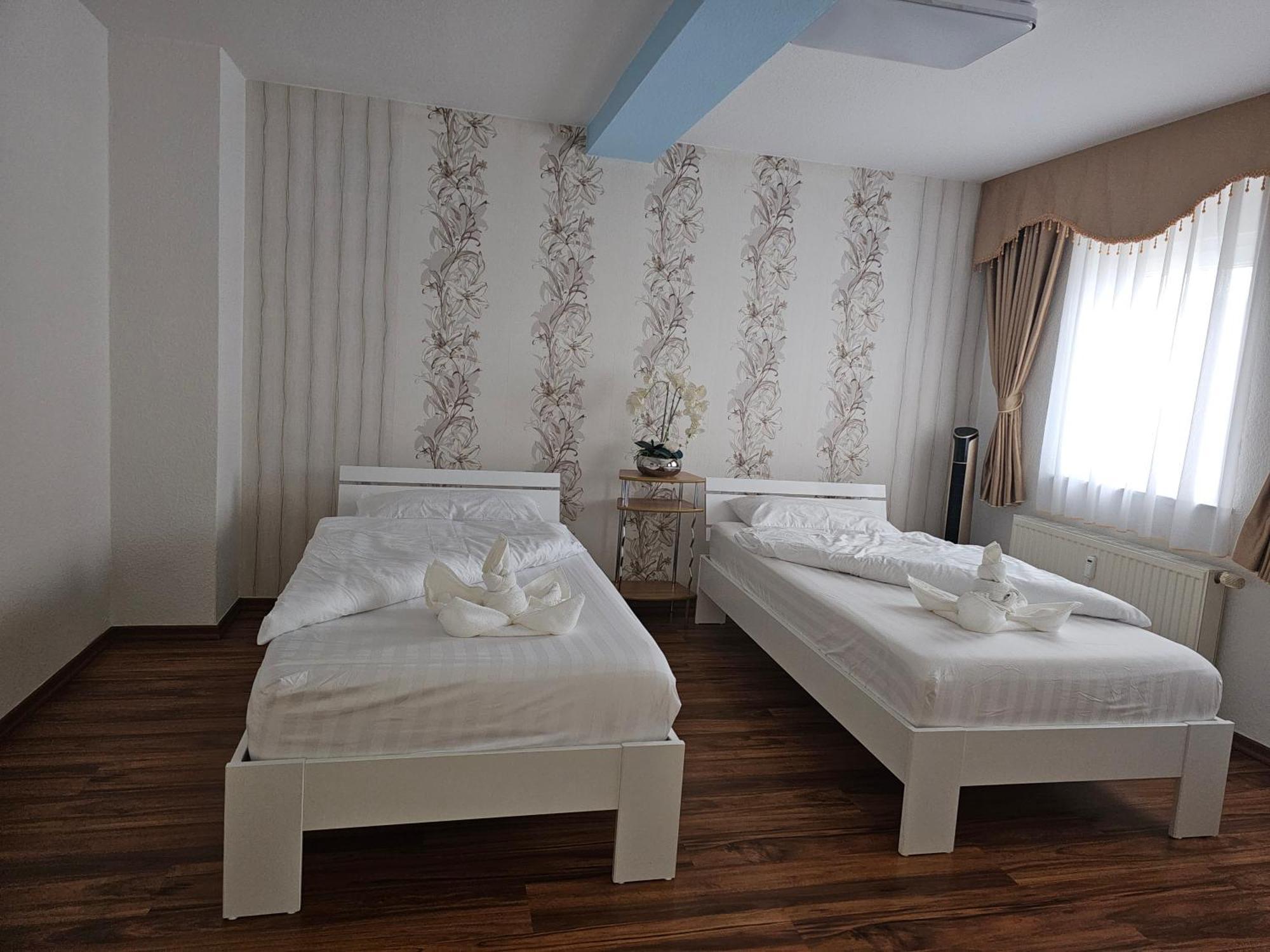 Kaethe-kollwitz - Strasse 54, F3 Apartment *